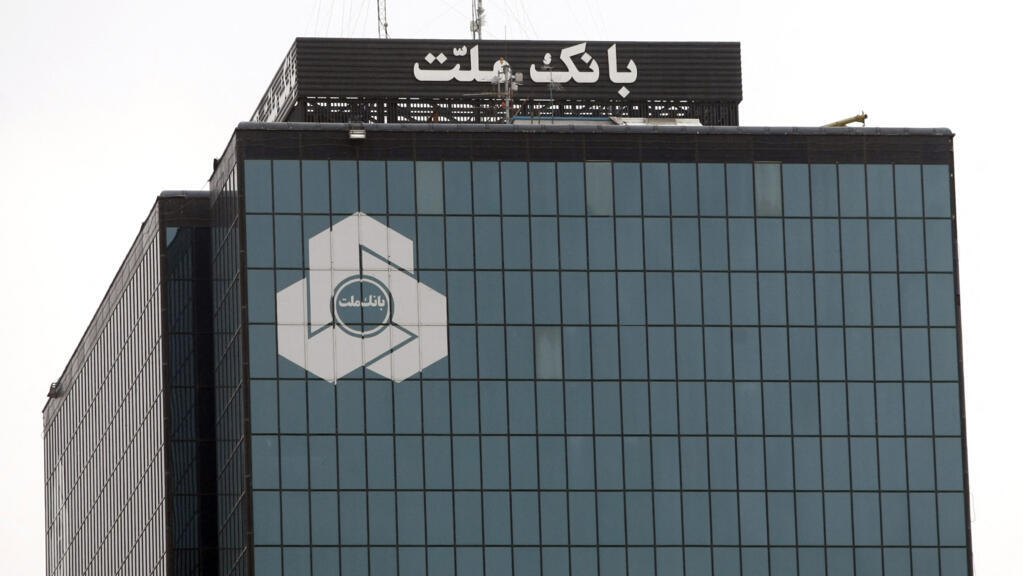 تركيا تسحب ترخيص بنك 