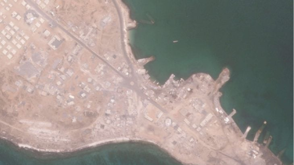 الحوثيون: خبراء من الحرس الثوري الإيراني زاروا منطقة باب المندب لتركيب رادارات بالقرب منها