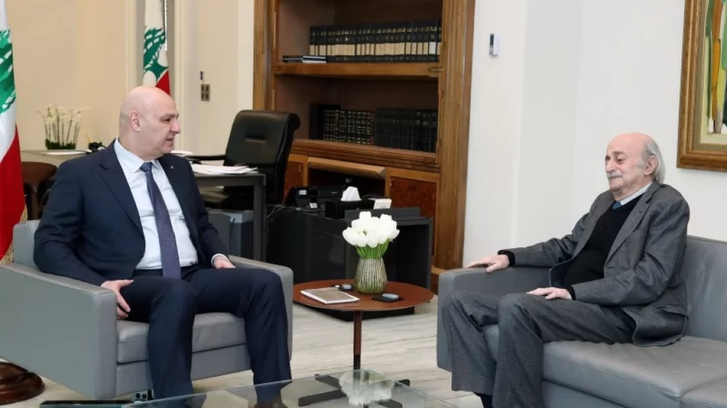 جنبلاط يختلف مع عون ولا يشكل جبهة ضدّه.. ماذا وراء موقفه؟