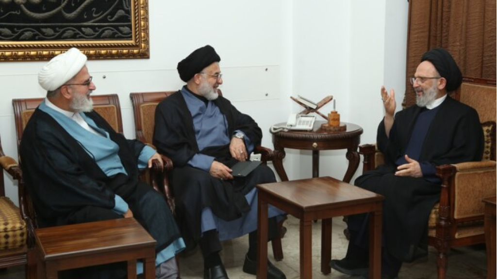 وفد من 