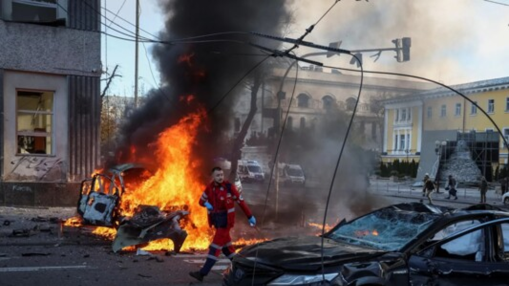 هيئة الطوارئ الأوكرانية: مقتل شخصين وإصابة 4 في قصف روسي على مقاطعتي زابوروجيا وكييف