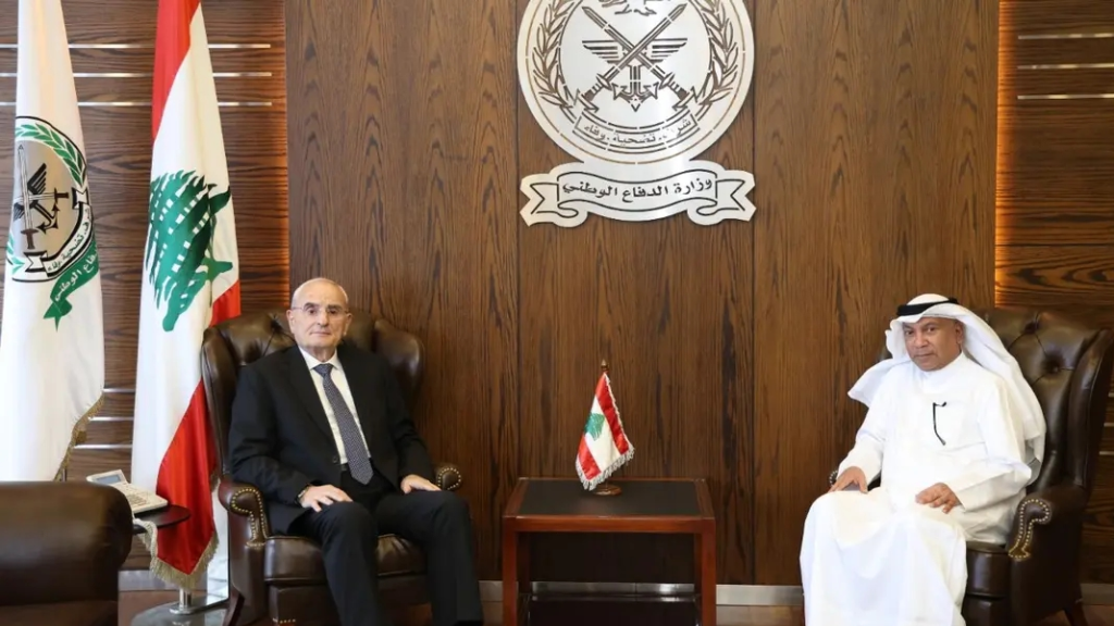 منسى يتابع مع سفير الكويت مسار الهبة المقدمة للجيش