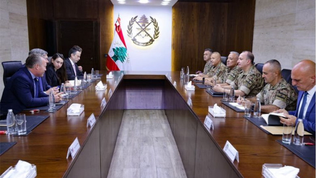 بالصور استقبالات العماد قائد الجيش