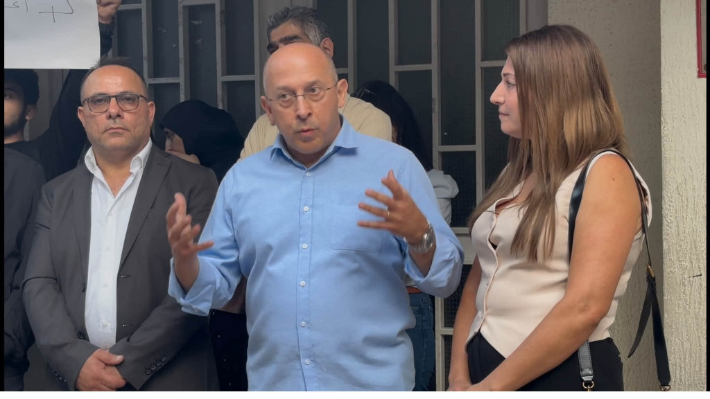 بالصور آلان عون من اعتصام رفض اقفال ثانوية الحدت الرسمية في بعبدا: 