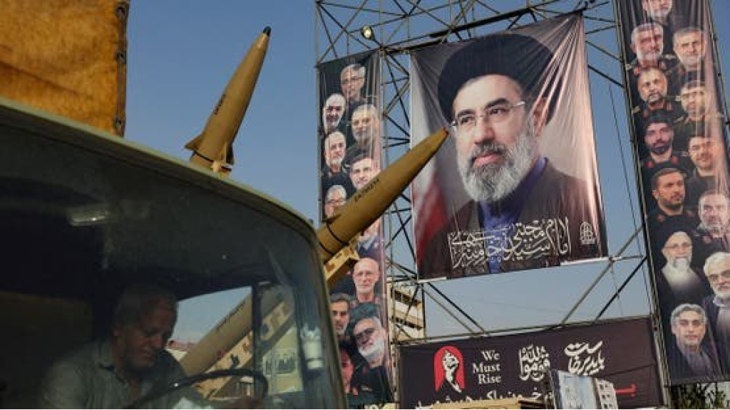 إيران تحصن دفاعاتها.. وتلوح برد أعنف على أي هجوم أميركي
