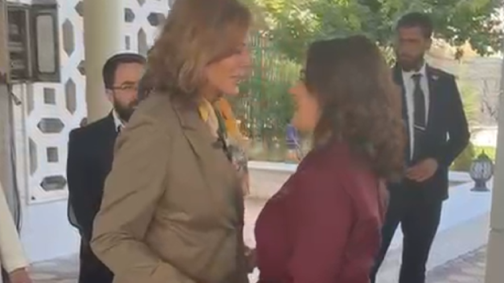 بالفيديو: وزيرة الشؤون تصل إلى سوريا في زيارة رسمية