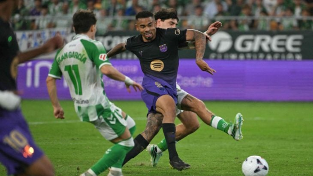 برشلونة يكتسح ريال بيتيس بخماسية في الدوري الإسباني
