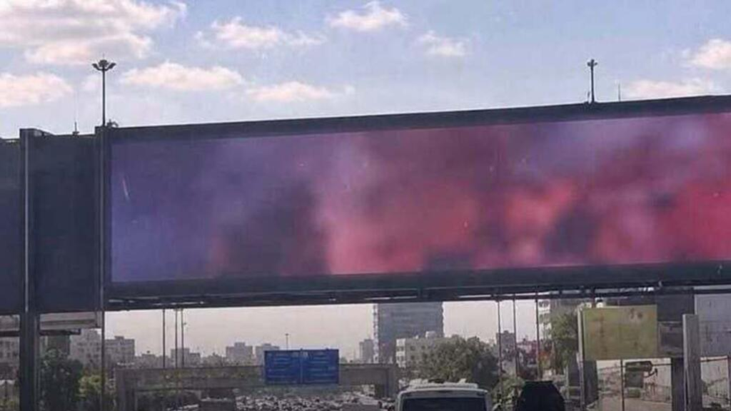اختراق عابر للحدود وراء عرض مشاهد إباحية على شاشة إعلانية في مصر.. ماذا حدث؟