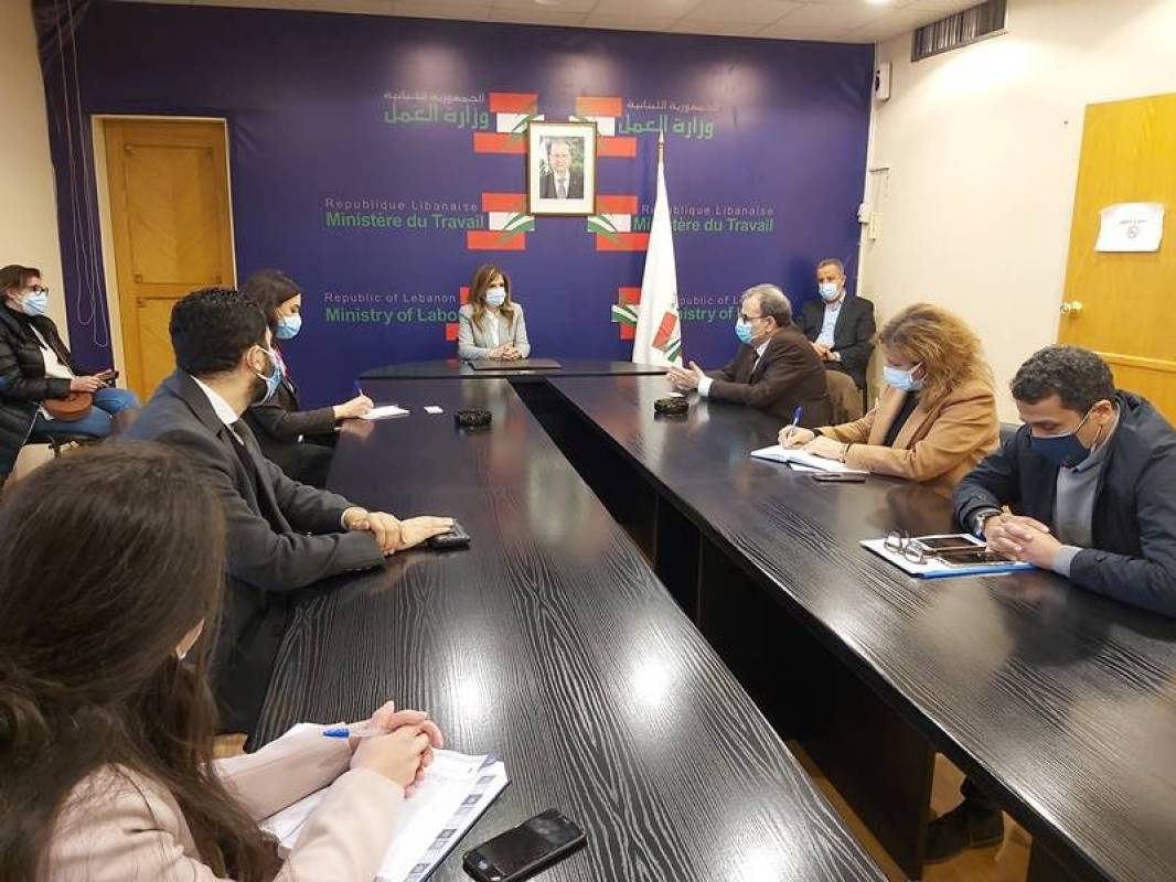 يمين ترأست اجتماعاً لوضع آلية تلقيح العمال الاجانب...ماذا نتج عنه؟