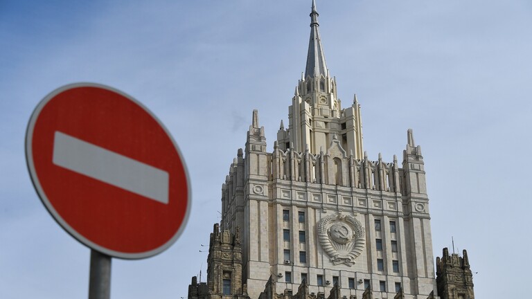 موسكو تحذر واشنطن بعد انتهاك مدمرة أمريكية للحدود الروسية وتتوعد بالرد