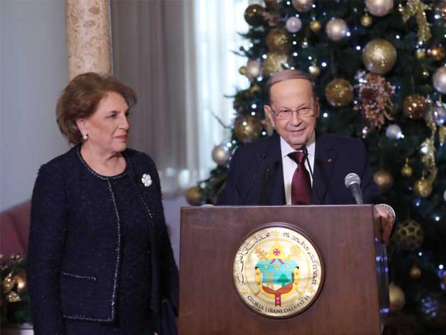 مكتب الاعلام في رئاسة الجمهورية: الرئيس عون واللبنانية الأولى تلقيا اللقاح وعشرة من الفريق اللصيق الذين سجلوا أسماءهم وفقا للأصول على المنصة