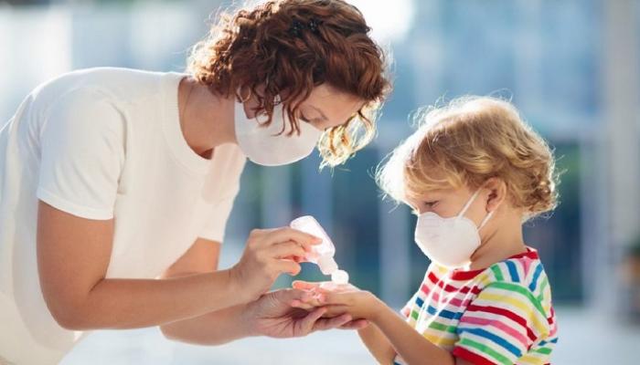 العلماء يؤكدون: سلالة كورونا الجديدة قد تكون أكثر قدرة على إصابة الأطفال