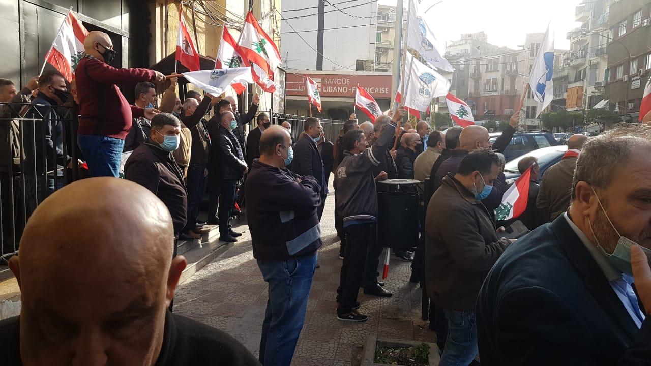 أبيض: من دون دعم مناسب ومراقبة محلية سيظل الامتثال للعزل الذاتي منخفضاً