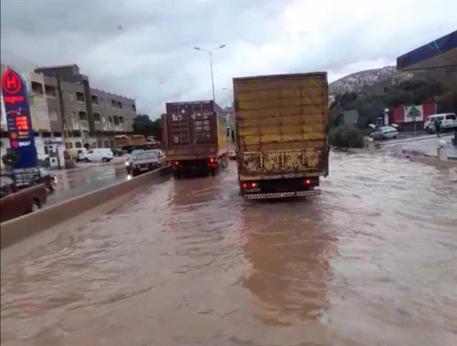 الاوتوستراد .. تحوّل إلى بحيرة!