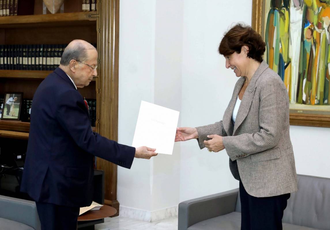 عون لماكرون : مُتمسّكون بمبادرتكم وبالدستور والميثاق !