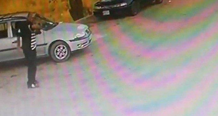 بالفيديو الصادم داخل الخبر: أصاب نفسه بطلق ناري عمدا أمام أعين كاميرات إحدى المستشفيات في لبنان!!