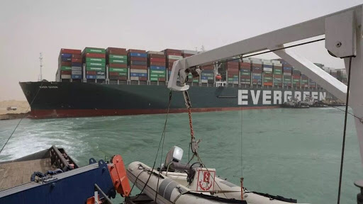 رئيس هيئة قناة السويس: المسؤول الأول والأخير عن جنوح السفينة هو القبطان