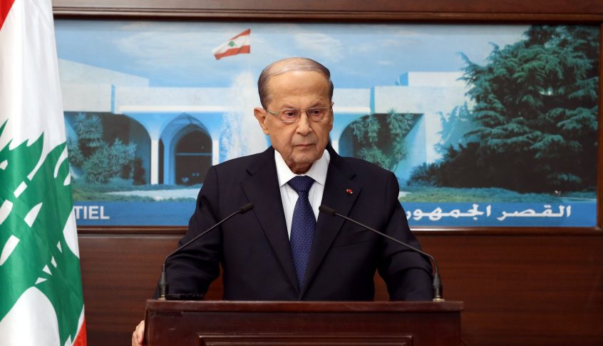 مكتب الاعلام في رئاسة الجمهورية توضيحا لما يتردد عن عدم توقيع الرئيس عون مشاريع مراسيم اعفاء ثلاثة من المديرين العامين المحالين على القضاء اثر انفجار 4 أب: الرئيس مؤتمن وفقا لمستلزمات قسمه على احترام دستور الأمّة اللبنانية وقوانينها