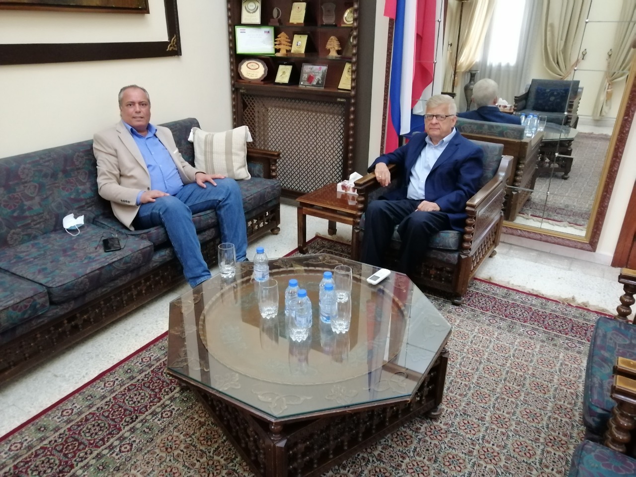 زاسبكين خلال استقباله حاطوم:روسيا تقف الى جانب لبنان الرسمي وتربطها علاقة وثيقة مع كافة الاطراف المحلية،لا تفاهمات أميركية_روسية ولا تنازل عن الرئيس الاسد ومستمرون بدعم سوريا