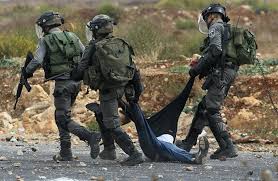 شهيد فلسطيني بأعقاب بنادق جنود العدو في رام الله 