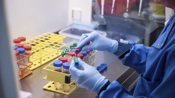  اللقاحات الصينية والروسية فعّالة.. لماذا التعتيم عليها عالمياً؟  