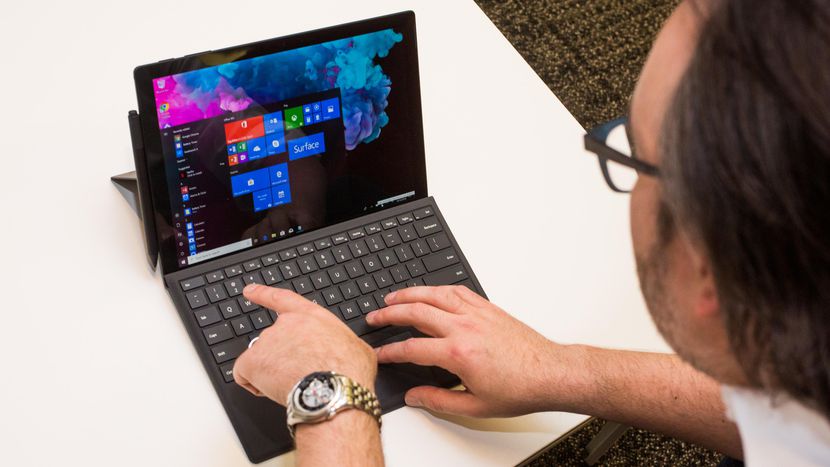 مايكروسوفت تعمل على حاسوب Surface إقتصادي جديد يضم الجيل العاشر من معالج Intel