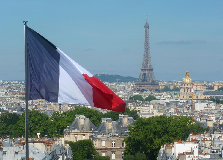 فرنسا تعطي مهلة أقصاها الخميس وإلا.. العقوبات والانهيار!