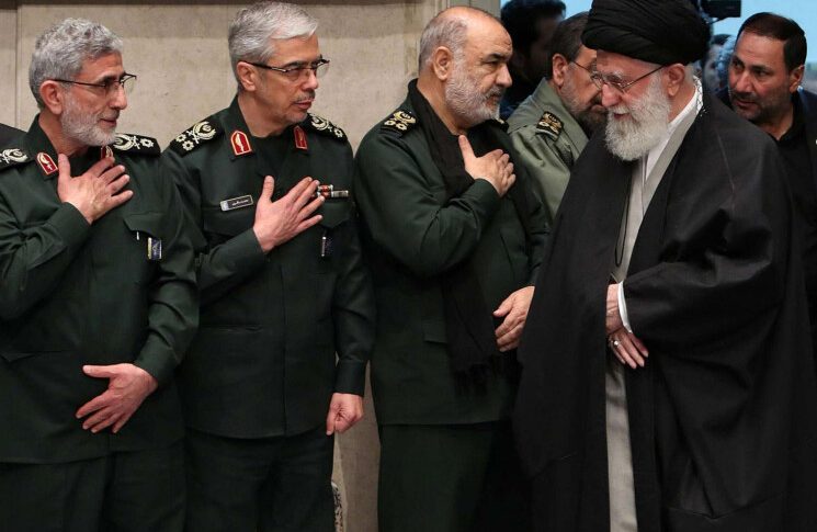 حركة مريبة في الكواليس 