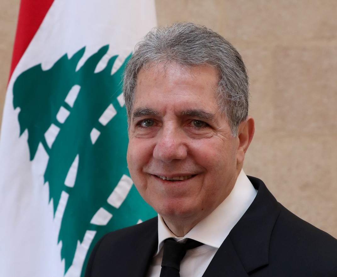 صحافي في وكالة رويترز يكشف: فرزلي أخبرني أنّ وزني تلقى اللقاح ايضا!