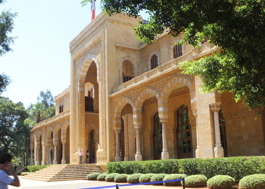 السفير الفرنسي برونو واصل اتصالاته امس