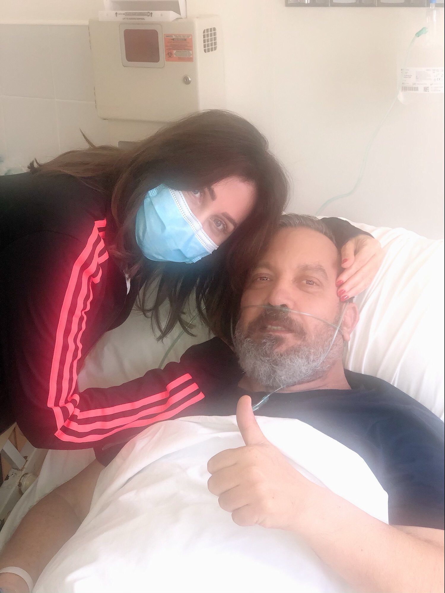 نشر الصورة الأولى للاعلامي والشاعر زاهي وهبي من غرفة المستشفى ... ما مستجدات وضعه الصحي؟ 