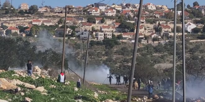 إصابة عشرات الفلسطينيين باعتداء الاحتلال على مظاهرة كفر قدوم