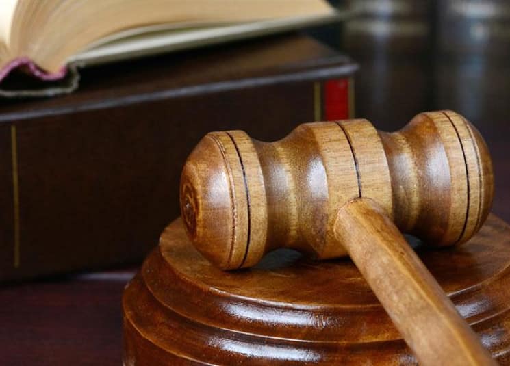 سعودي يرفع دعوى قضائية على زوجته … وهذا هو السبب