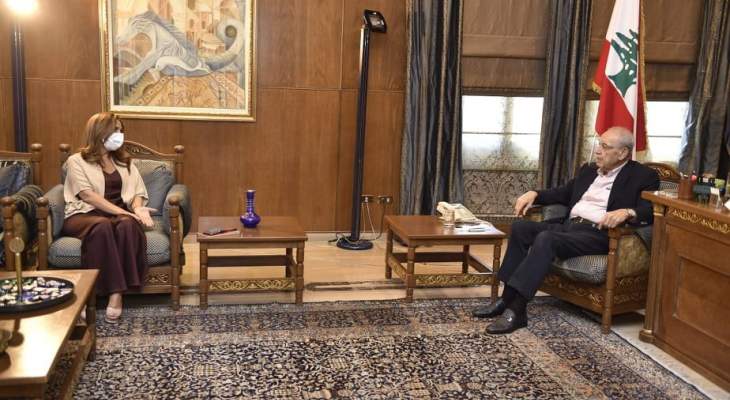 بري التقى عكر وعرض معها الاوضاع العامة