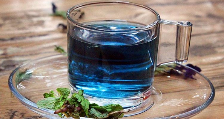 كشف باحثون عن فوائد مذهلة لمشروب مسحوق زهرة البازلاء الزرقاء