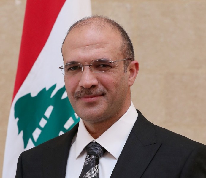 حسن: رفع الدعم عن الأدوية خط أحمر